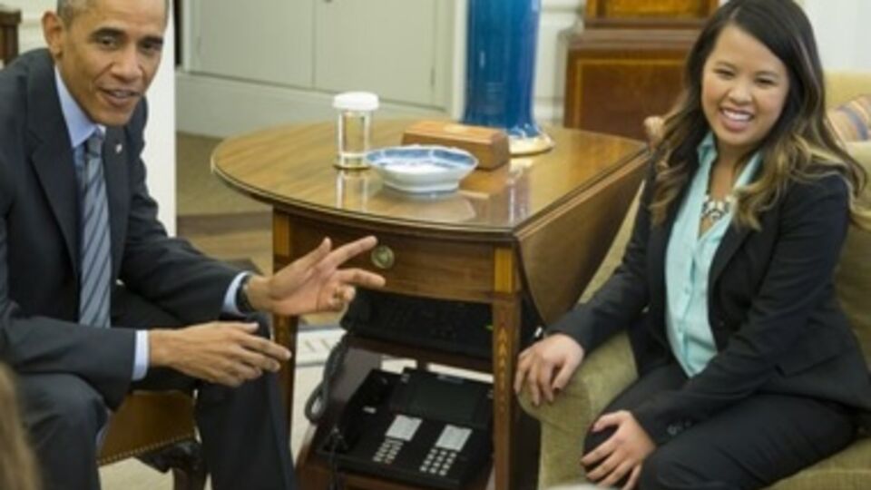 Обама встретился с медсестрой, переболевшей вирусом Эбола