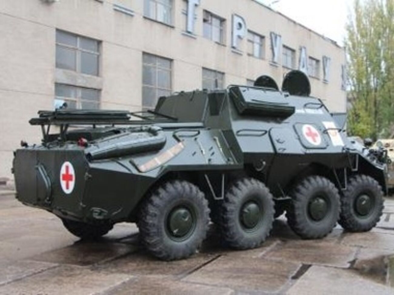 Пять таких машин уже помогают спасать жизни: четыре отправили Вооруженным силам, и одну --- пограничникам