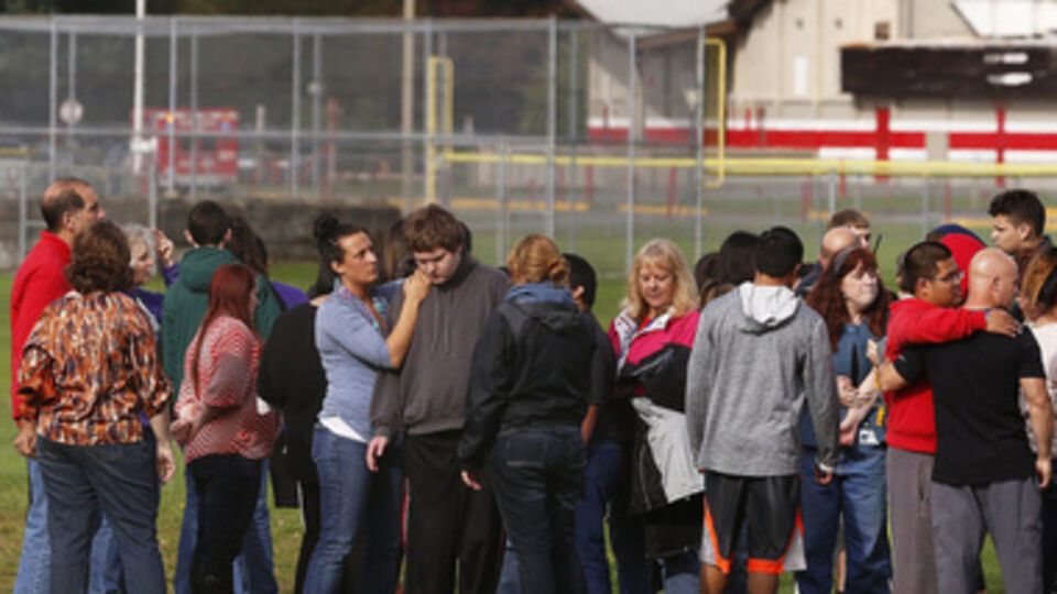"Мы уверены, что был только один стрелок и что стрелок мертв", --- заявил начальник полиции Мэрисвилля