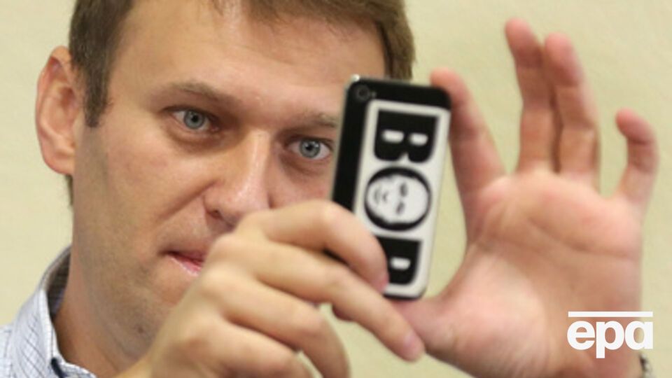 Навальный пообещал продолжить борьбу с "путинским режимом"