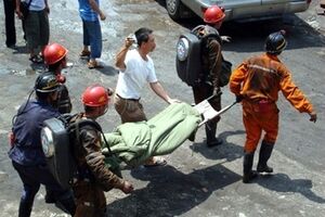 В шахте в момент аварии находилось более 30 человек