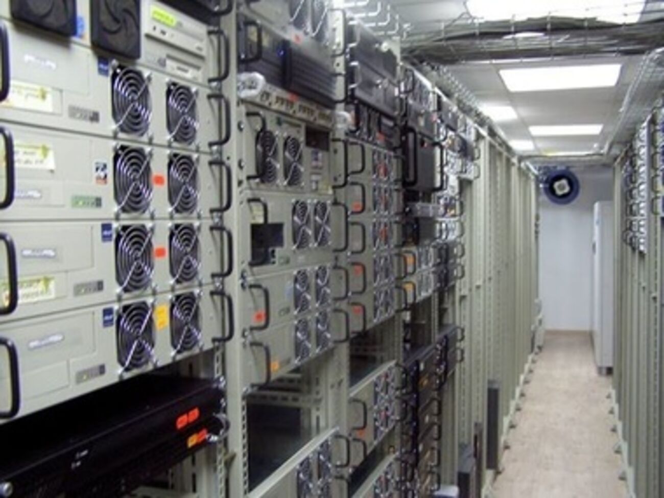 Интенсивность атак на отдельные зеркала сайтов государственных органов Украины достигает 9 Гбит/с