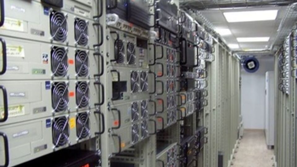 Интенсивность атак на отдельные зеркала сайтов государственных органов Украины достигает 9 Гбит/с