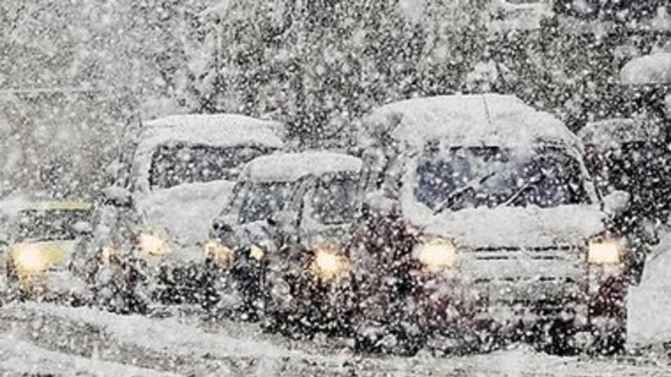 Специалисты просят владельцев автотранспортных средств не выезжать из дома