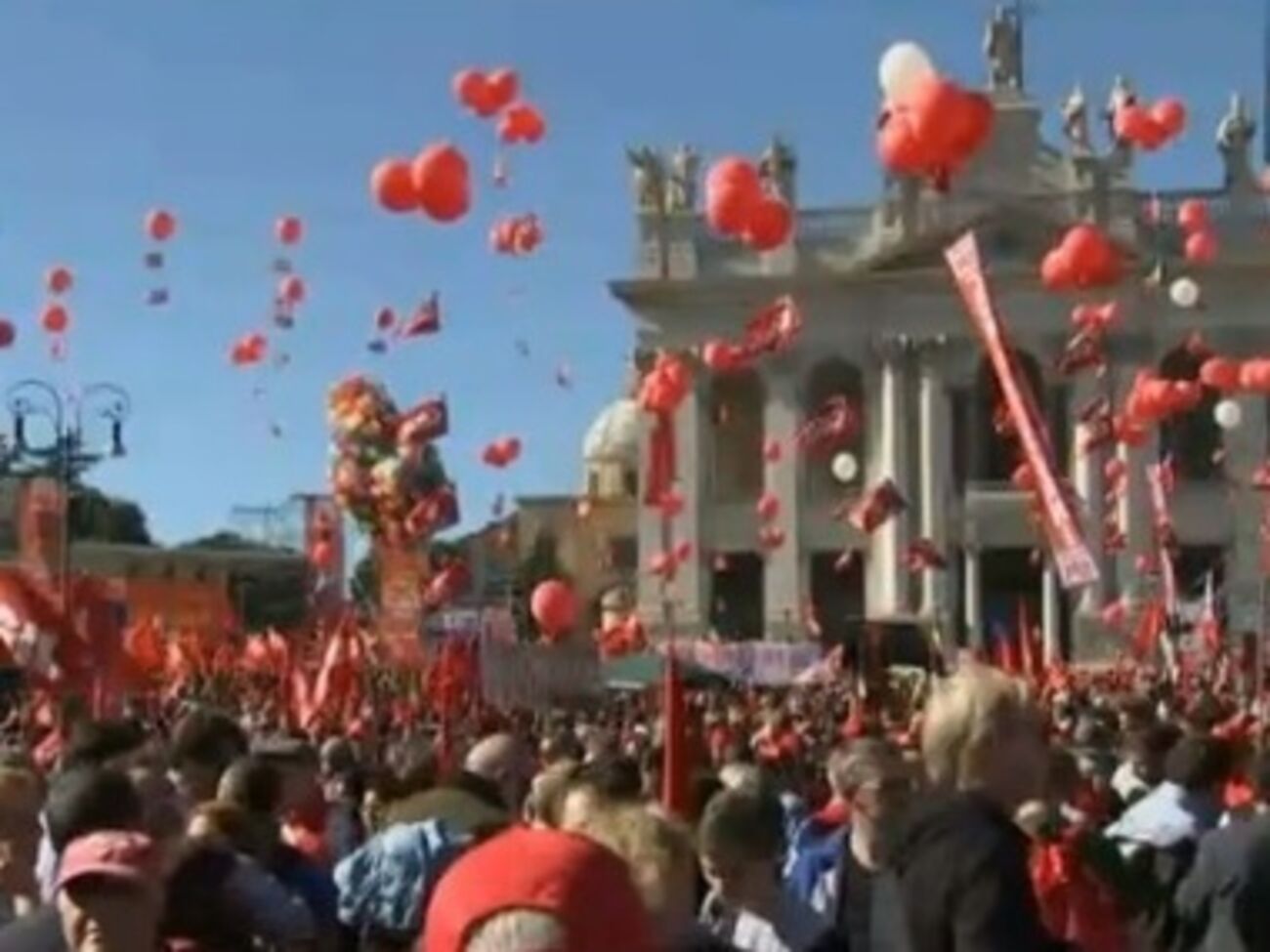 Десятки тысяч манифестантов вышли на улицы Рима