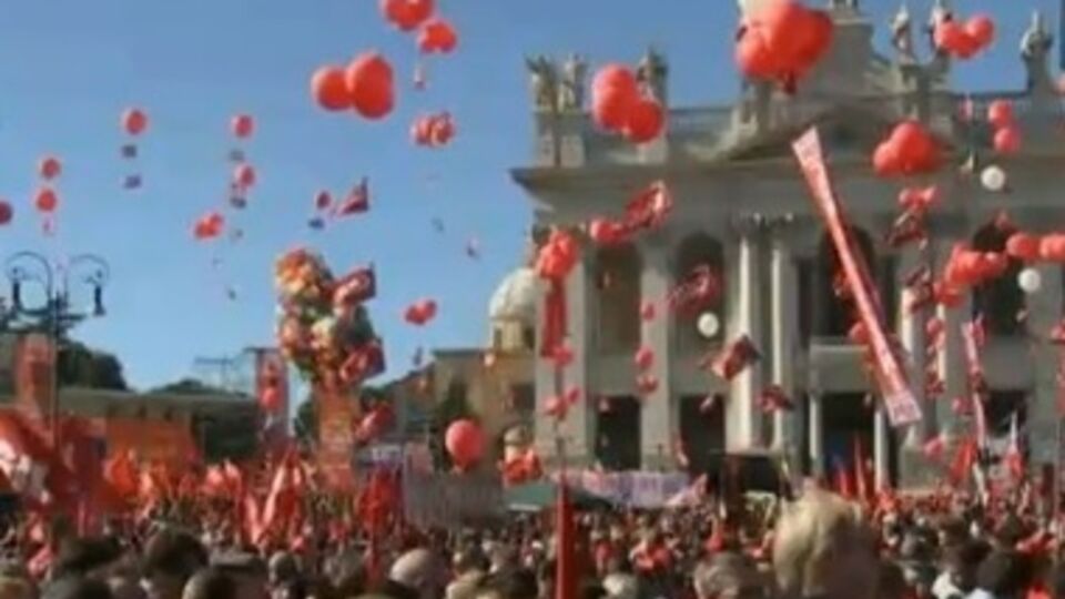 Десятки тысяч манифестантов вышли на улицы Рима