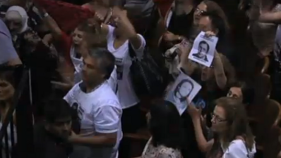 Родственники погибших и пропавших без вести встретили решение суда аплодисментами