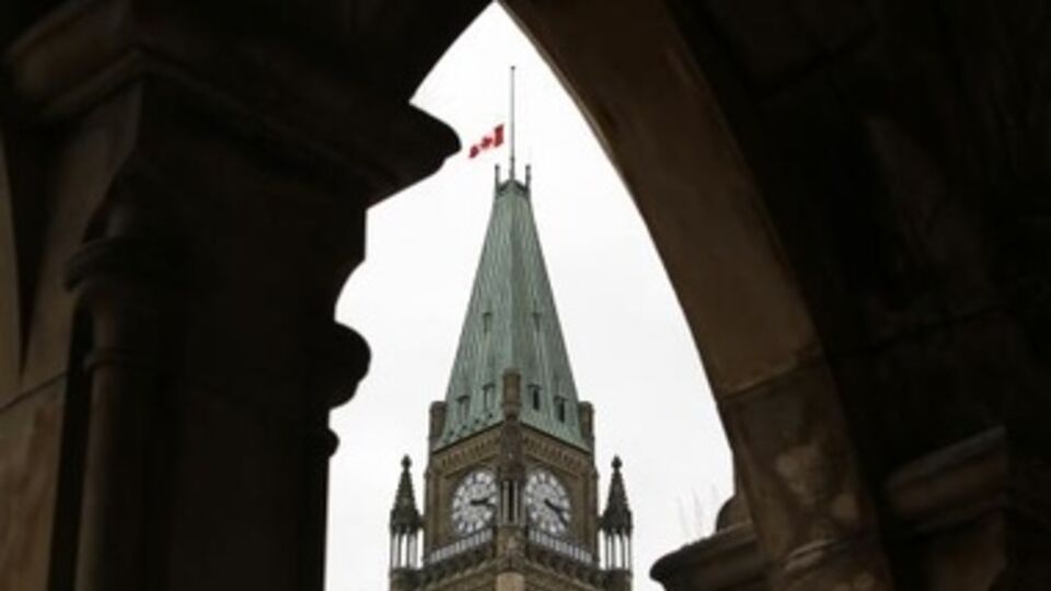 Канадский парламент открыли после произошедшей накануне стрельбы