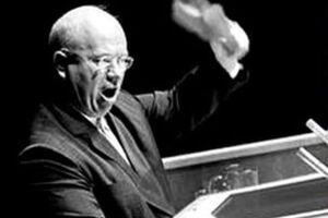 Примерно так же было, когда Хрущев стучал ботинком по трибуне ООН и обещал показать Штатам кузькину мать --- считает Борис Немцов