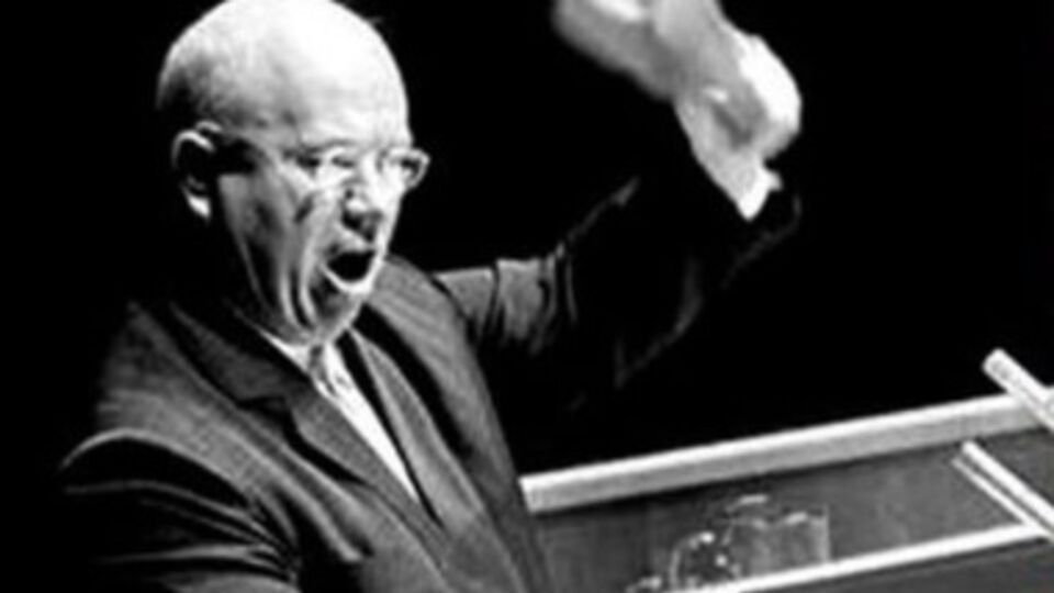 Примерно так же было, когда Хрущев стучал ботинком по трибуне ООН и обещал показать Штатам кузькину мать --- считает Борис Немцов