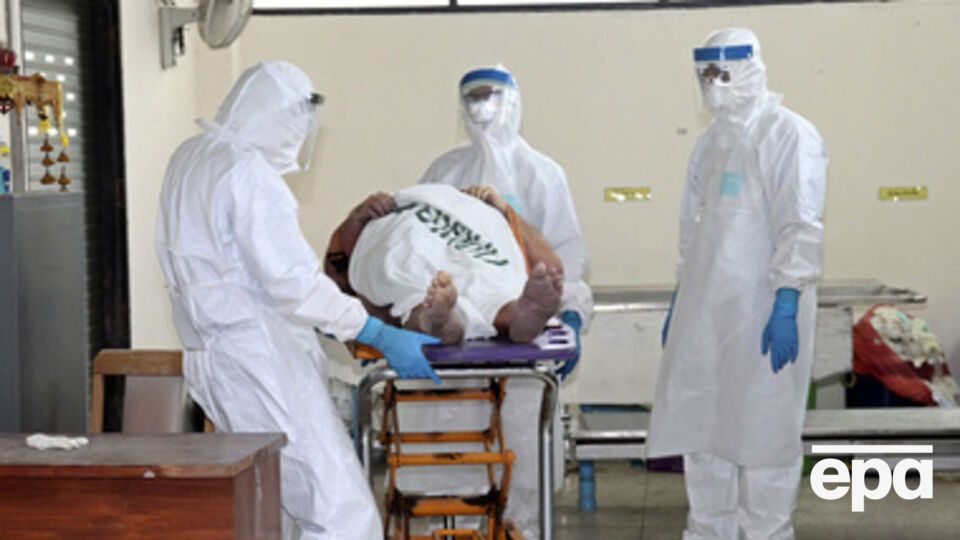 По данным ВОЗ, число людей, погибших от лихораки Эбола, продолжает расти