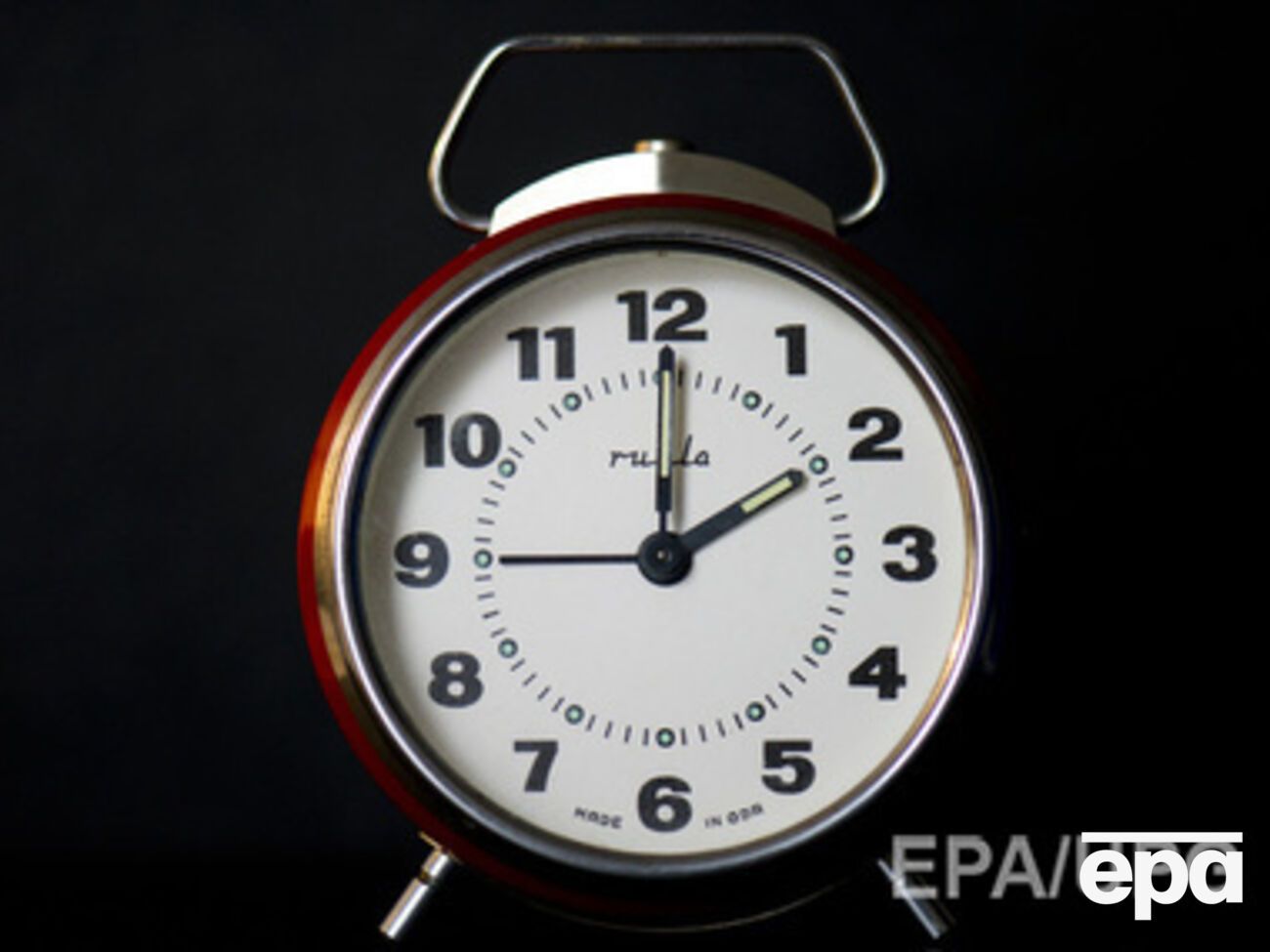 Украинцы перешли на зимнее время