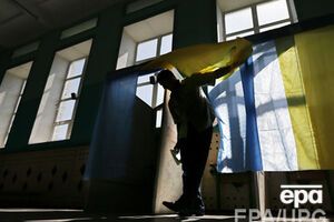 В Украине избирательные участки открылись в 8.00