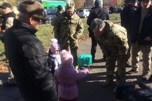 Порошенко приехал, чтобы защитить избирательное право военнослужащих