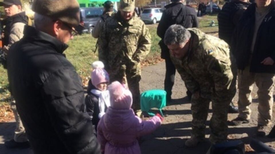 Порошенко приехал, чтобы защитить избирательное право военнослужащих