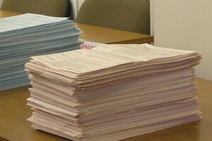 По словам главы избиркома, такое количество бюллетеней поступило на случай, если поступят раненые АТО