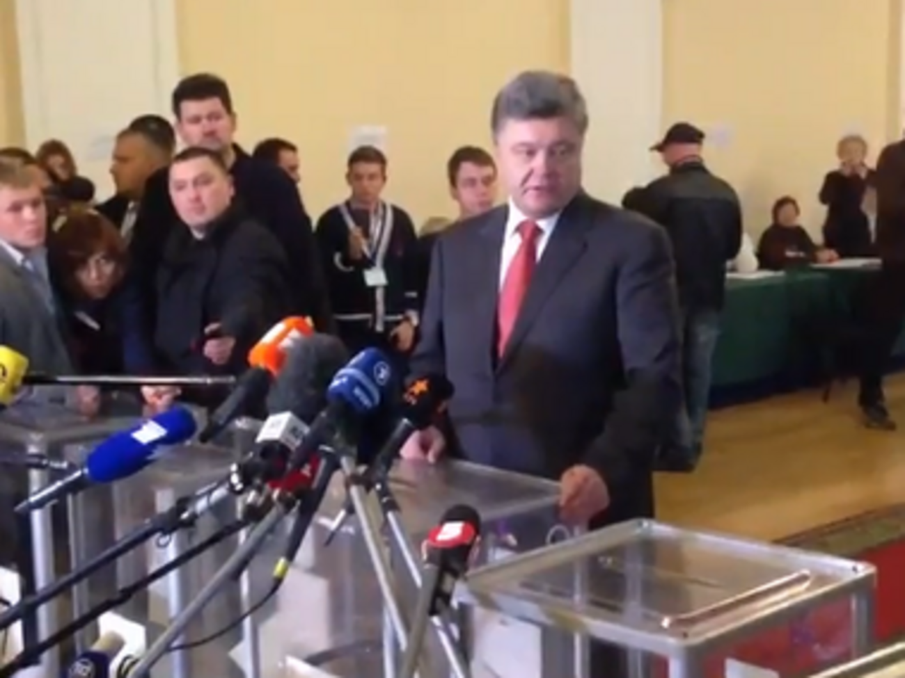 Петр Порошенко: Порядок определяется не наличием воров в законе и бандитов, а способностью правоохранительных органов противостоять им