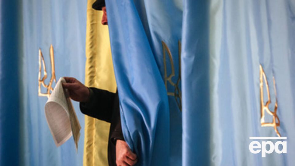 По результатам всех эксит-поллов в Раду проходит семь партий