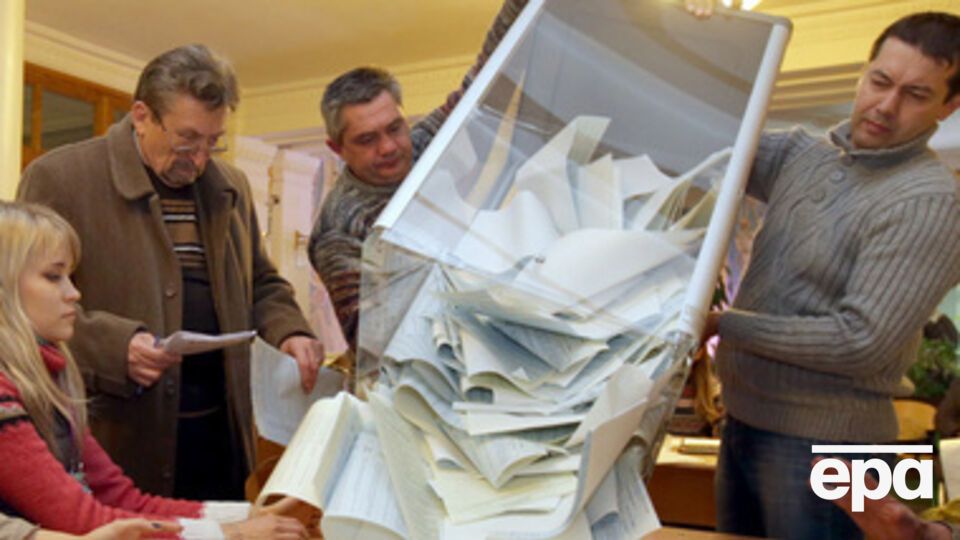 В Украине считают голоса на внеочередных выборах в Раду. Фоторепортаж