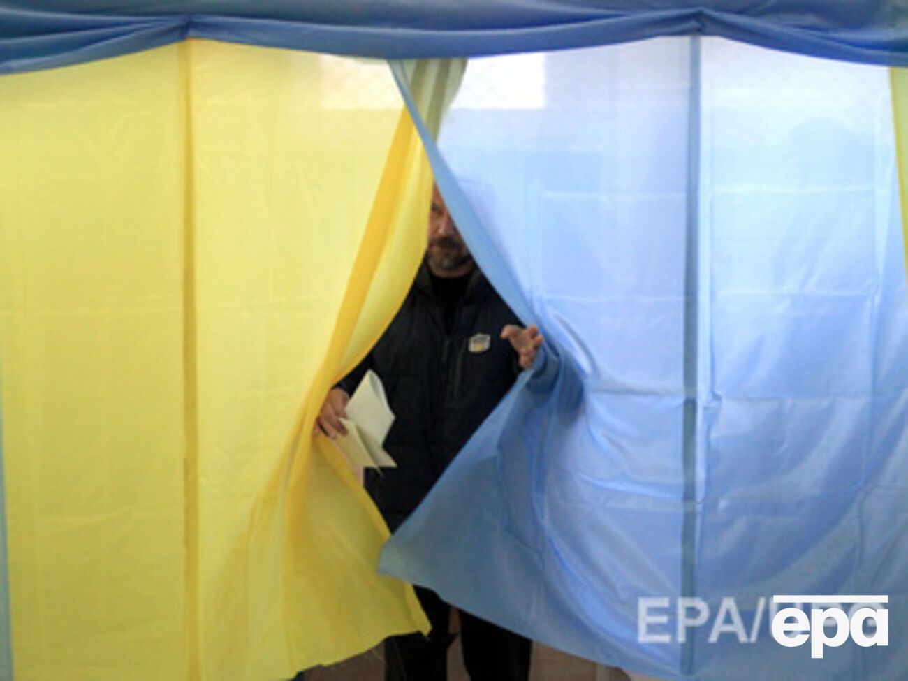 По данным сайта Центризбиркома, за границей было создано 112 избирательных участков