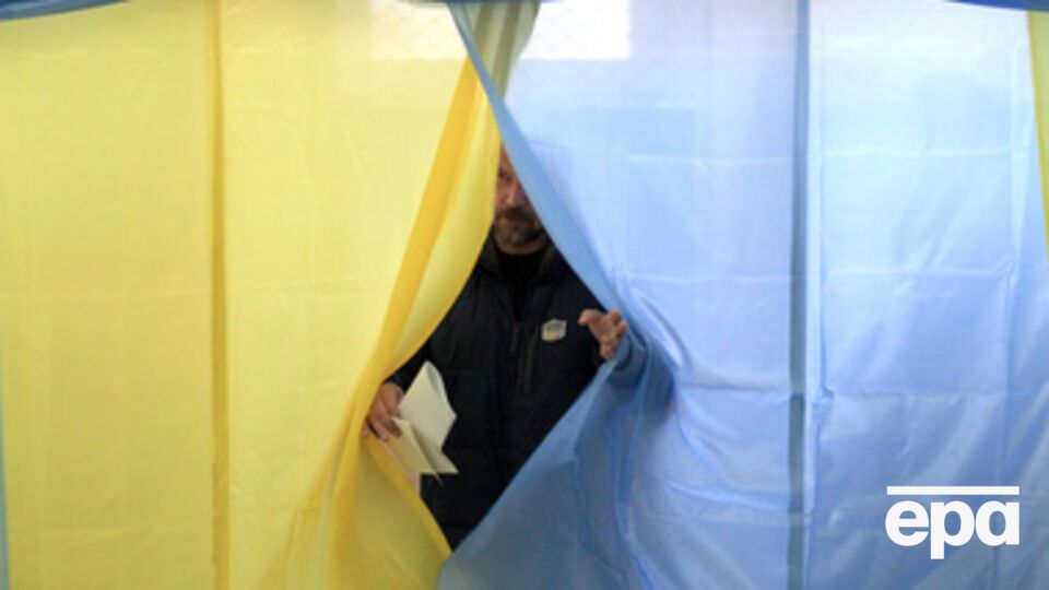 По данным сайта Центризбиркома, за границей было создано 112 избирательных участков