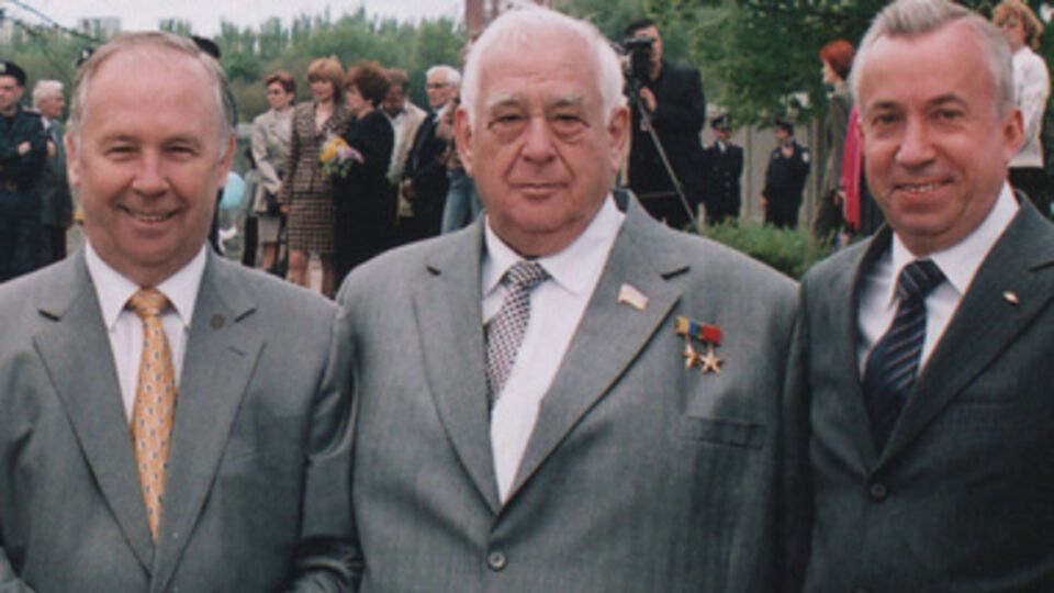 Экс-спикер Верховной Рады (2012---2014) Владимир Рыбак, нардеп от Партии регионов Ефим Звягильський и бывший мэр Донецка (2002---2014) Александр Лукьянченко