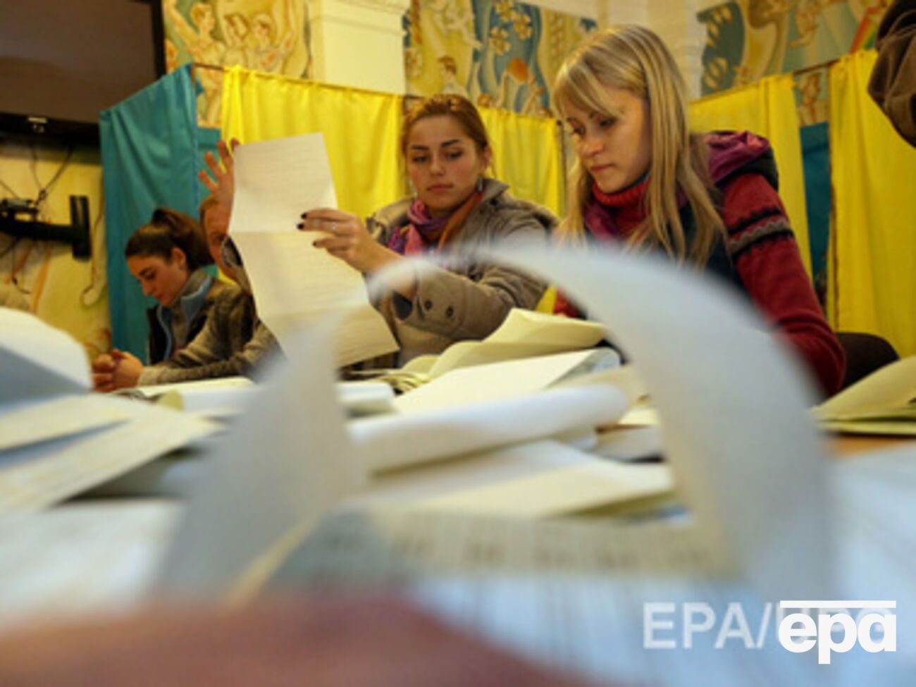 Продолжается подсчет голосов на выборах в парламент