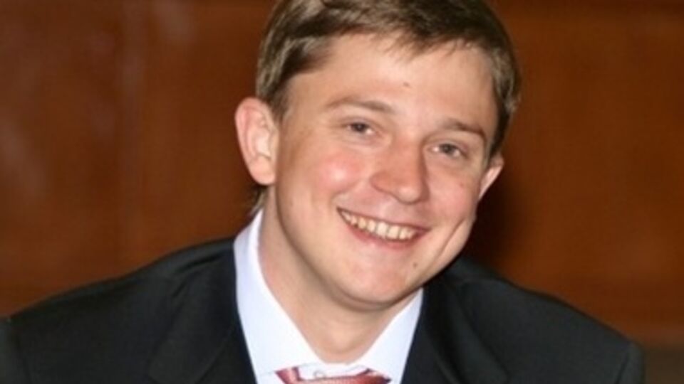 Довгий лидирует на своем округе