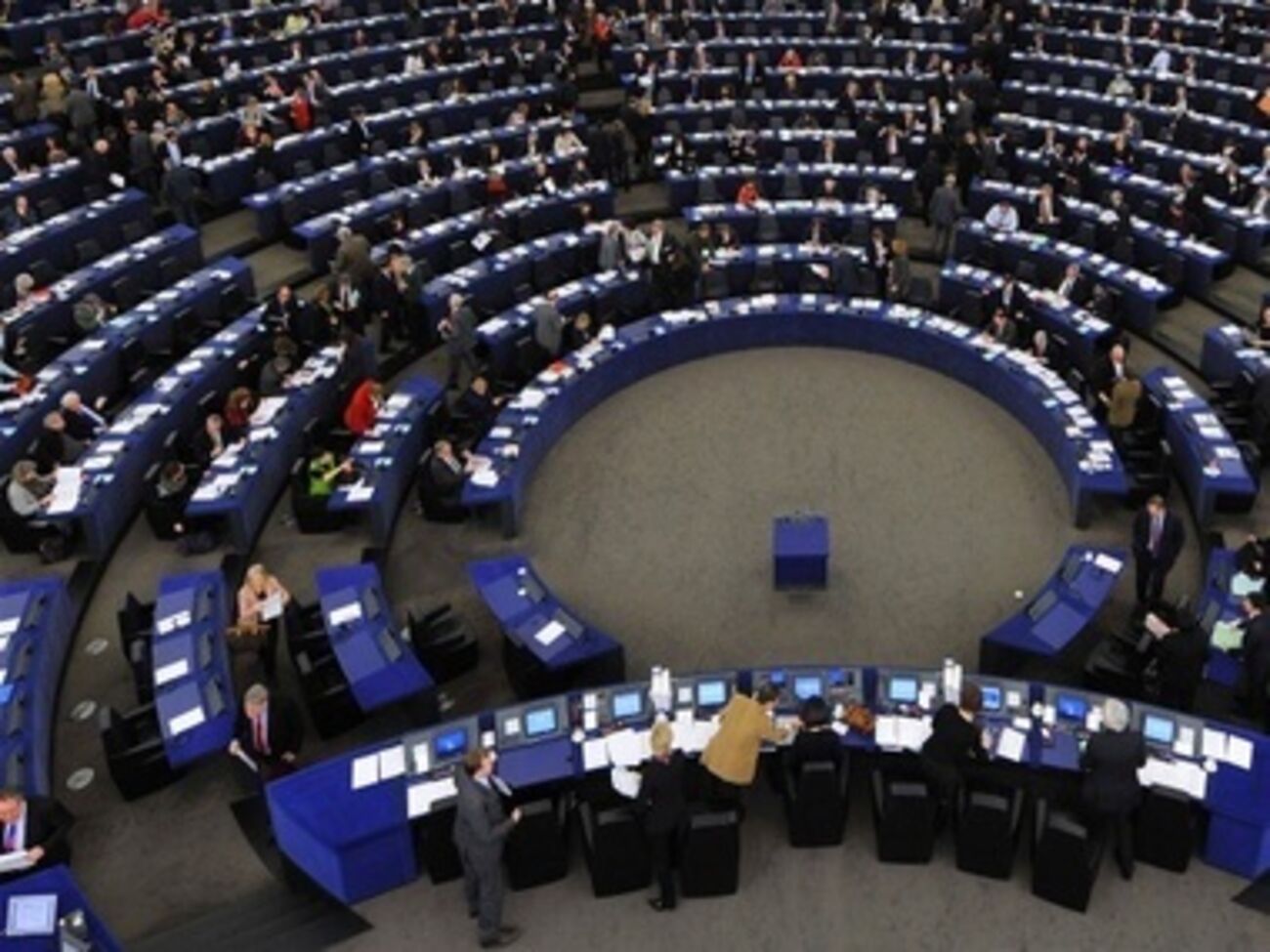 Группу евроскептиков в Европарламенте "спас" депутат от Польши