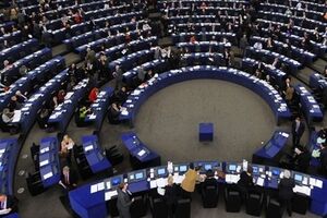 Группу евроскептиков в Европарламенте "спас" депутат от Польши