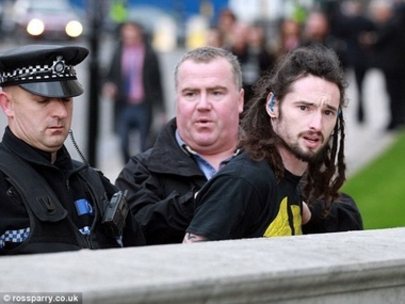 Нападавший на премьера уже отпущен