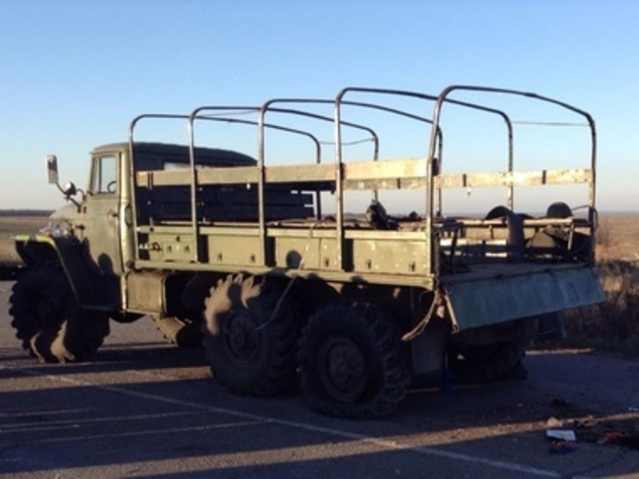 Тела военных привезли на разбитом "Урале"