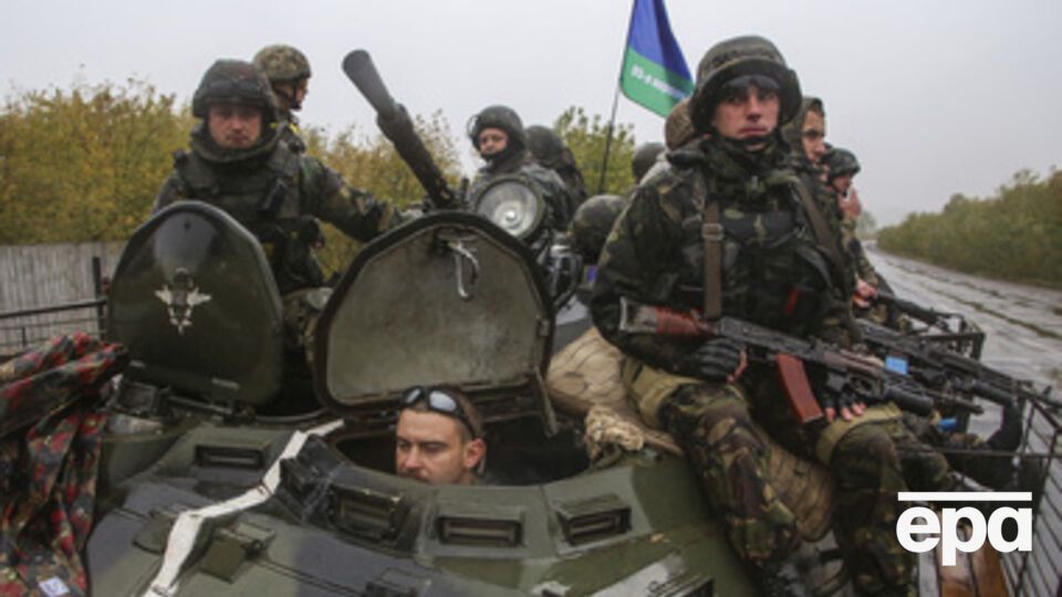 Военные покинули блокпост с оружием и техникой