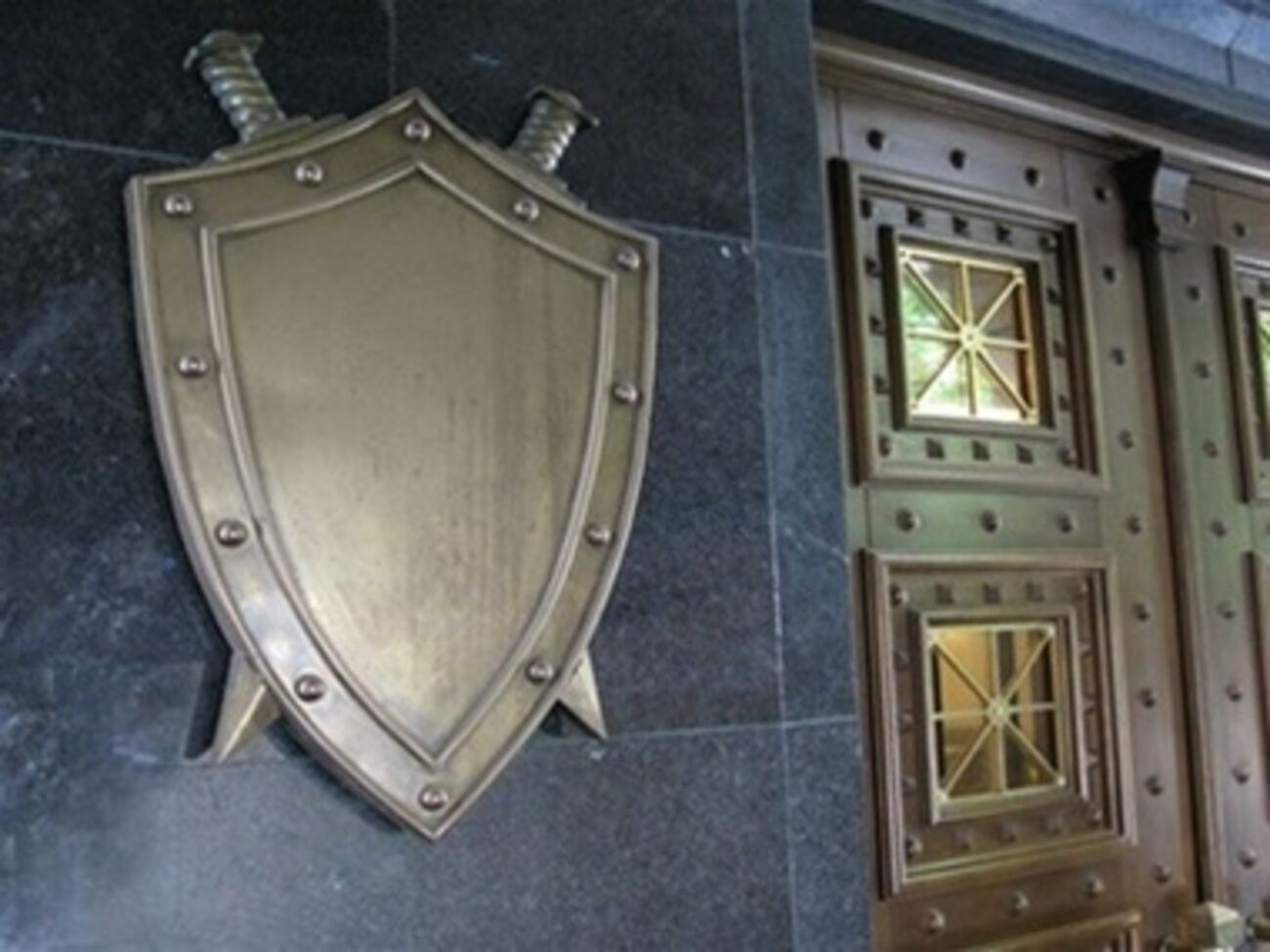 Интерпол объявил в розыск 4 экс-чиновников