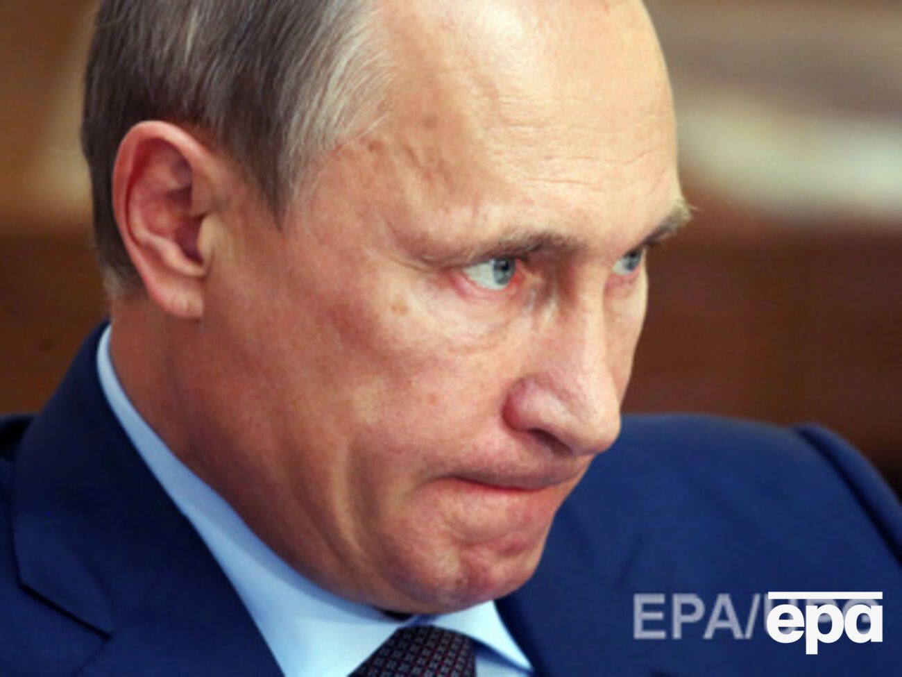 Рейтинг Владимира Путина упал сразу на восемь пунктов