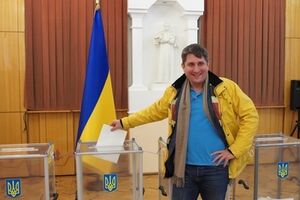 Один из избирателей, который голосовал на выборах в России