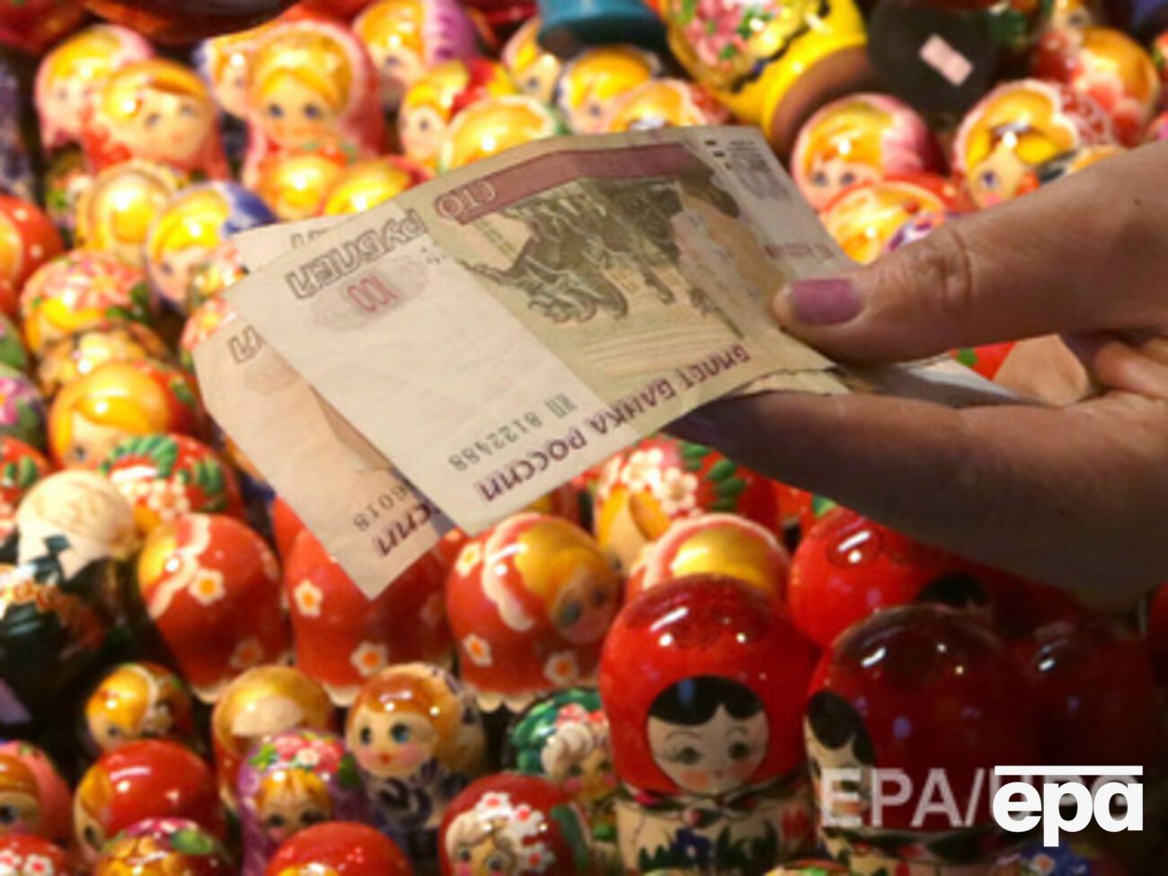 Рубль продолжает падать