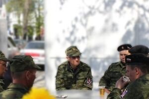 "Самооборона" и ГИБДД устроили пост в центре Симферополя