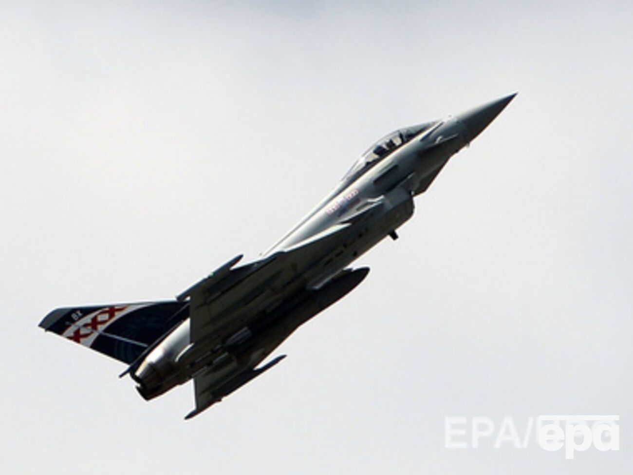 Британские "Тайфуны" сопроводили латвийский борт на аэропорт в Лондоне