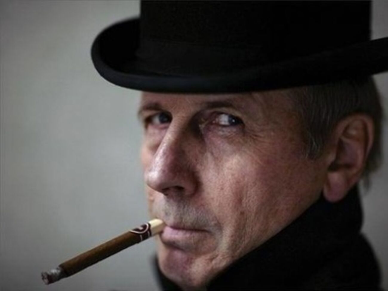 Михаил Веллер: "Россия дрейфует в сторону, откуда пахнет мировой войной".