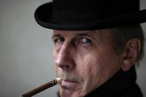 Михаил Веллер: "Россия дрейфует в сторону, откуда пахнет мировой войной".