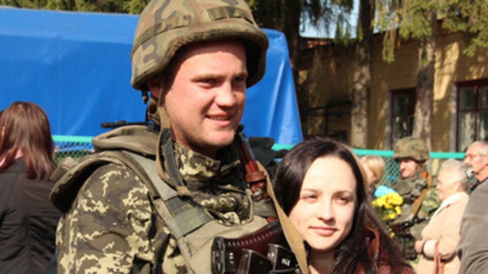 В зоне АТО бойцы охраняли общественный порядок и безопасность мирных жителей на блокпостах