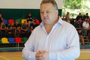 Минобразования: Студенты жалуются, что Владимир Завальнюк давит на них, агитируя за Сергея Кивалова