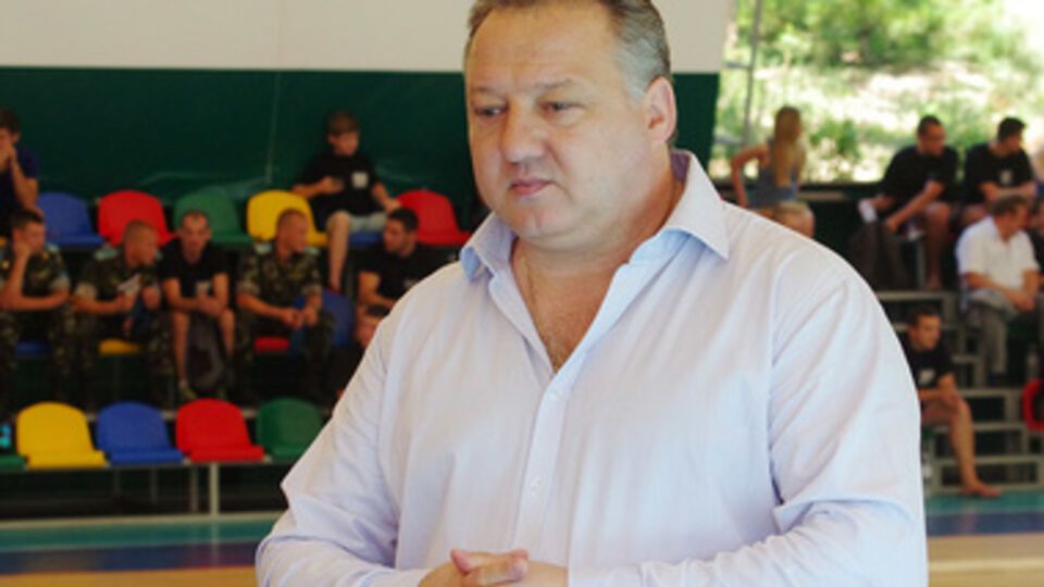 Минобразования: Студенты жалуются, что Владимир Завальнюк давит на них, агитируя за Сергея Кивалова