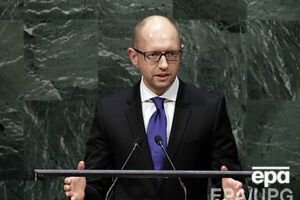 Военным не хватает автомобилей для перевозки раненых, заявил Яценюк