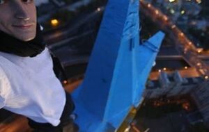 Мустанг на вершине московской высотки