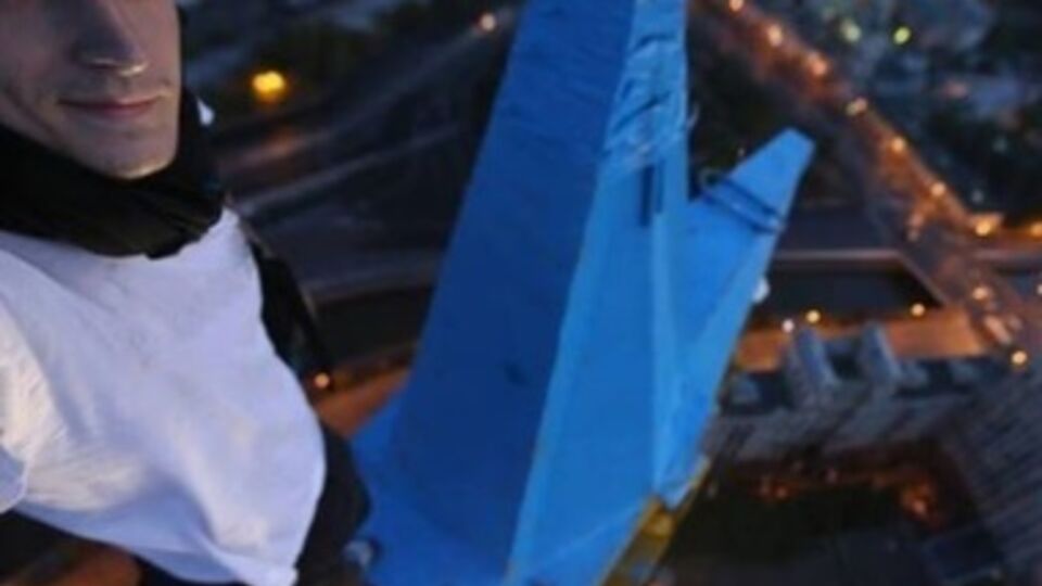 Мустанг на вершине московской высотки