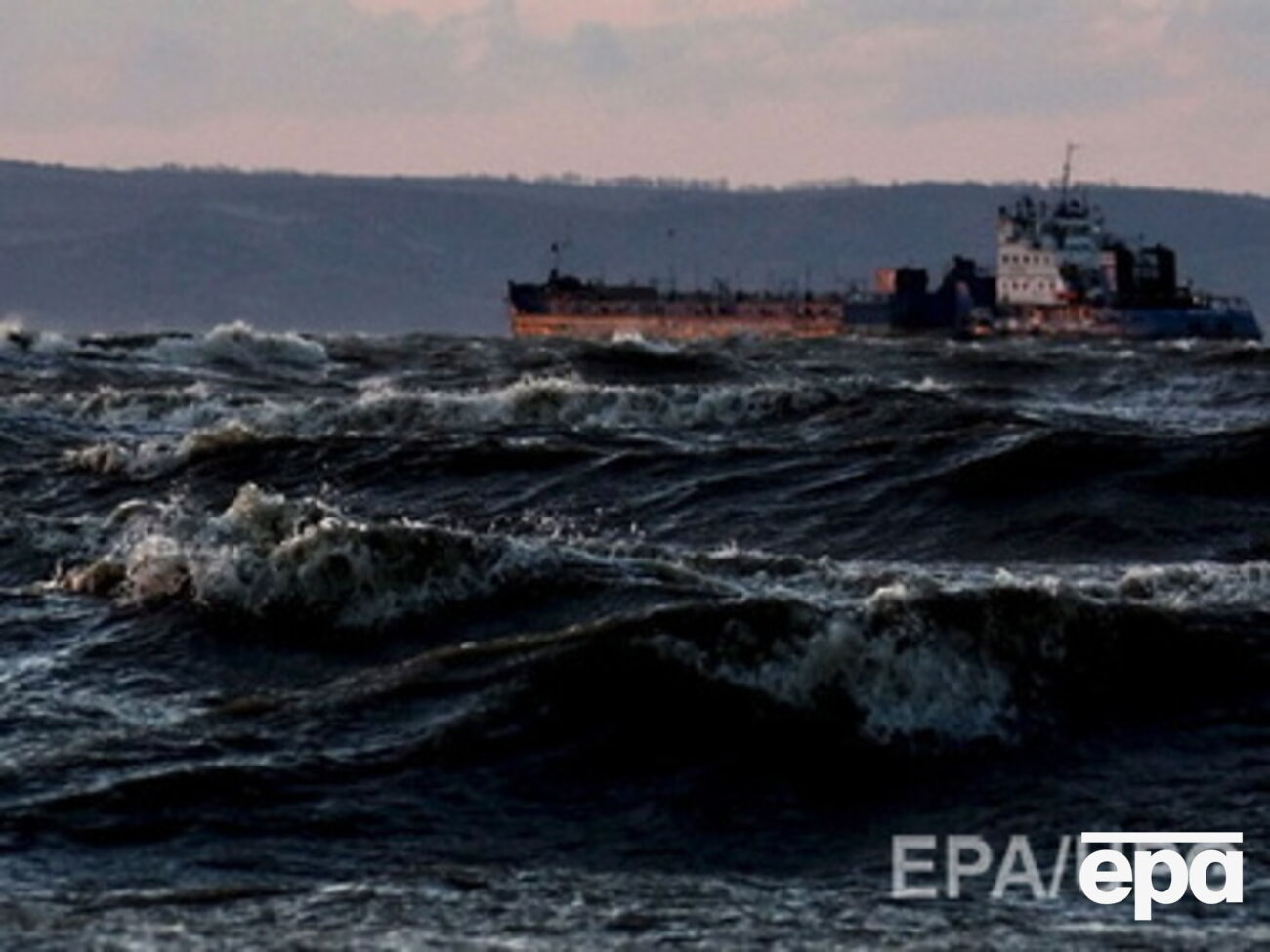 На переправе столкнулись два судна