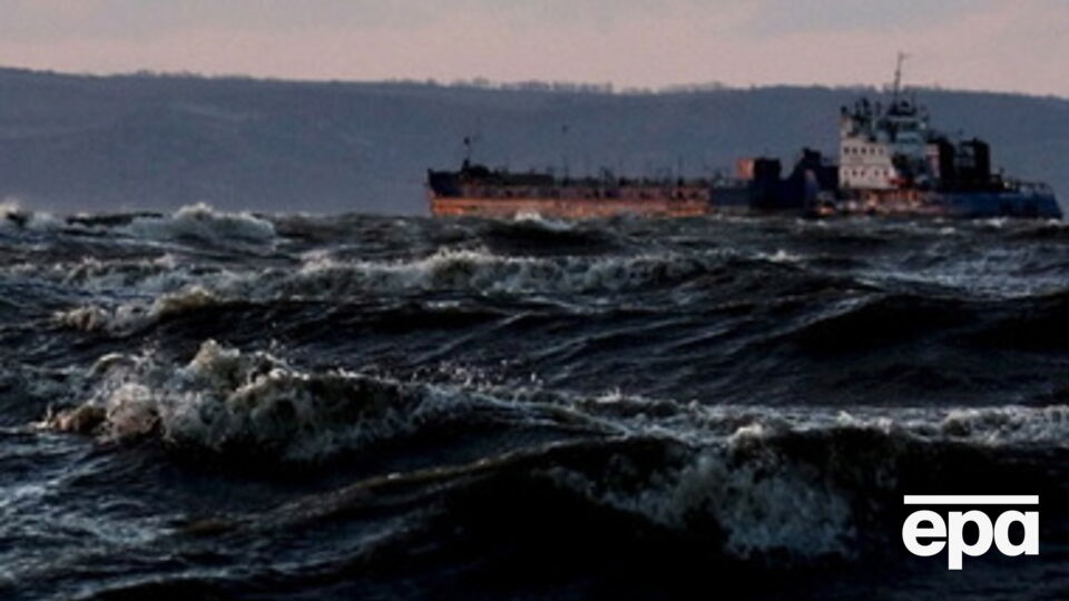 На переправе столкнулись два судна