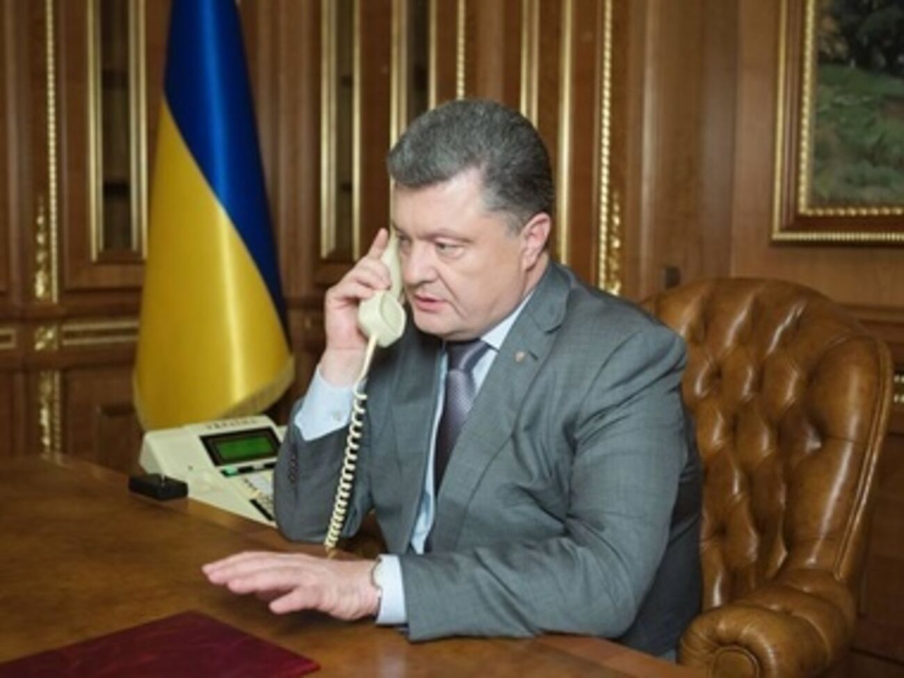 Петр Порошенко поговорил по телефону с Херманом ван Ромпеем